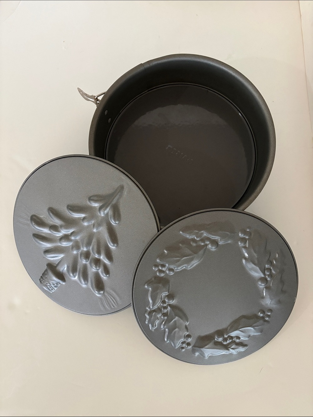 KAISER SPRING FORM PAN BASE WITH TWO HOLIDAY MOLDS